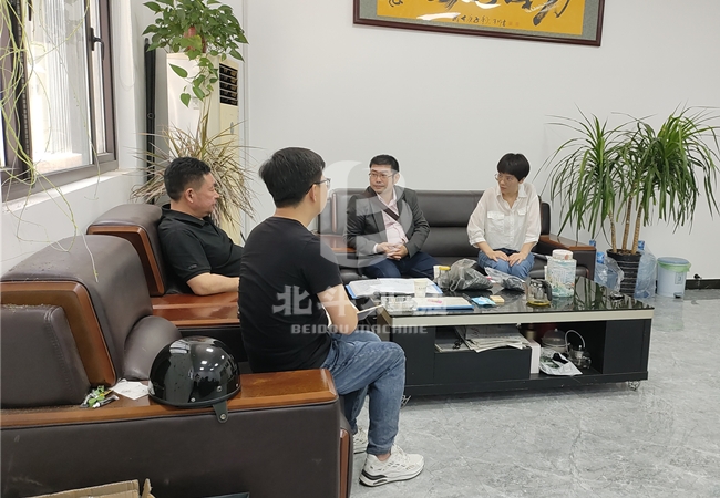 印尼客戶來北斗機械考察炭化爐設備,洽談業務合作