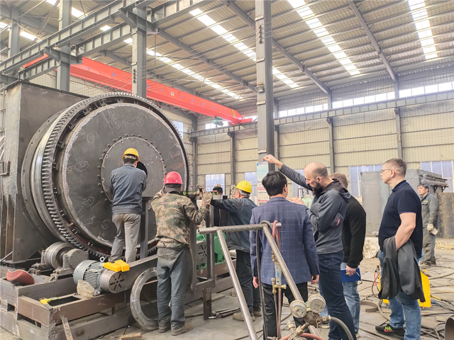 全球矚目：俄羅斯客戶來訪考察多功能連續炭化爐